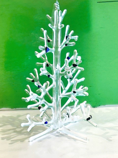 Glow and Grow: 3D Glass Christmas Tree - Image 3